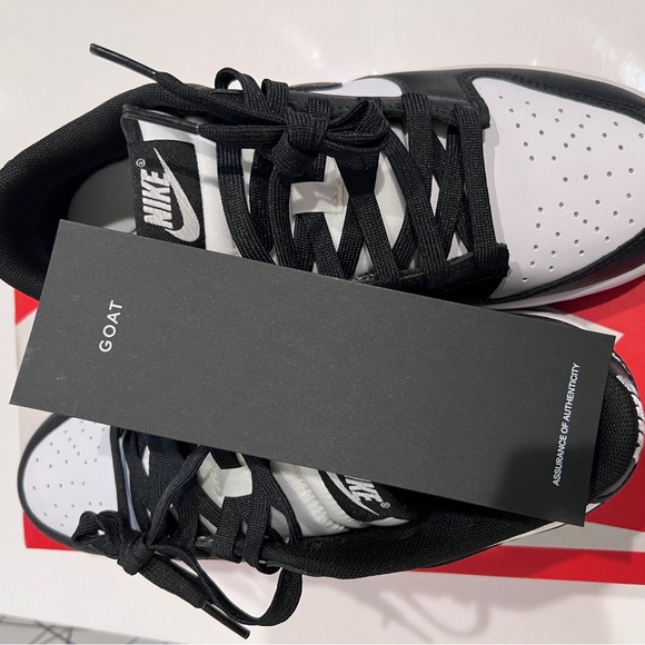 NWT Nike Black and White low dunks. “The legendary Pandas”. - Picture 4 of 4